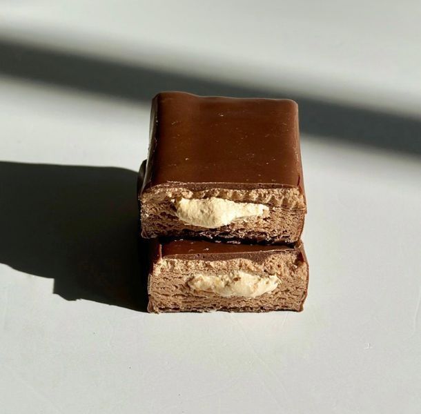 Батончик FitWin TIRAMISU з начинкою, БЕЗ ЦУКРУ 60 г 33% 4820273230043 фото